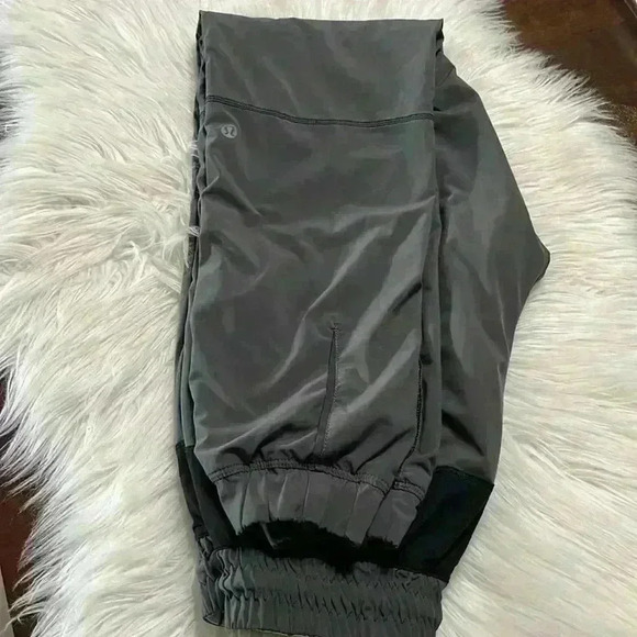 Lululemon Track To Reality Pant
Soot Light / Black / Slalom Stripe Angel Wing - Picture 16 of 16